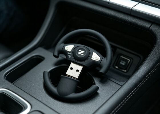 فتح القالب بواسطة محركات أقراص فلاش USB المخصصة بواسطة ذاكرة USB على شكل عجلة قيادة السيارة