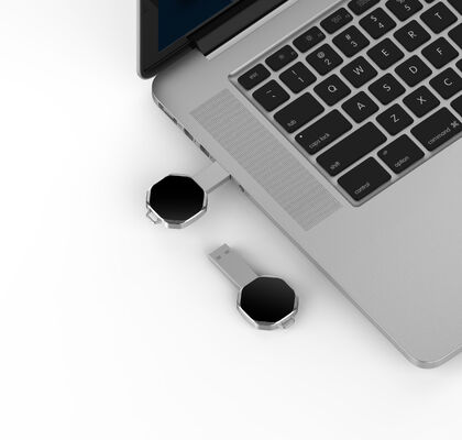 ذاكرة USB ذات ضوء LED قادرة على تشغيل من -50 إلى +80 درجة مئوية مثالية لمعالجة بيانات درجات الحرارة القصوى