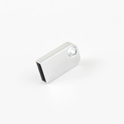 محرك فلاش USB صغير مع ثقب يمكن أن يضع مفتاح سلسلة معدنية محرك فلاش USB يمكن تخصيص شعار الليزر