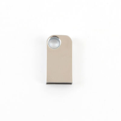 محرك فلاش USB صغير مع ثقب يمكن أن يضع مفتاح سلسلة معدنية محرك فلاش USB يمكن تخصيص شعار الليزر
