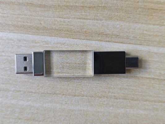 كريستال USB 3.0 USB A مع النوع C قراءة كلا الموانئ بسرعة فائقة جزء كريستال يمكن حفر شعار جزء معدني يمكن شعار ليزر داخل لديها شريحة فلاش اثنين