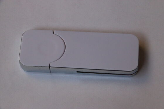 USB 3.0 20-80 ميجابايت S مادة بلاستيكية USB Stick طباعة شعار مخصص أو محرك أقراص فلاش محمول عالي السرعة بالليزر
