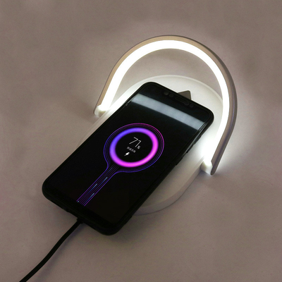 IPhone Airpods Apple Watch 3 في واحد شاحن لاسلكي 15W مع ضوء LED