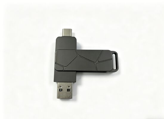يمكن لـ Gun Black Body Laser LOGO Type C USB وضع سلسلة مفاتيح أو حبل قصير وحلقة مفاتيح