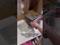 محرك فلاش USB مصنوع في صندوق مخصص